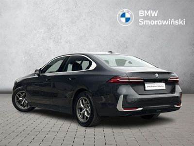 Szary sophisto z brylantowym połyskiem metalizowany Używany 2024 BMW 520 Comfort Edition Sedan/Limuzyna | 204 900 zł