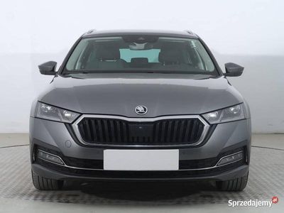 Szary Używany 2022 Skoda Octavia Kombi | 64 999 zł (Uczciwa cena)