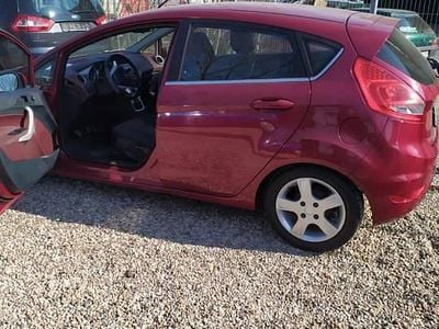 Używany Ford Fiesta 2009 Bordowy Hatchback