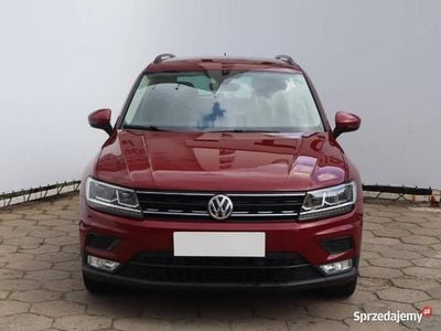 Bordowy Używany 2016 VW Tiguan SUV | 71 499 zł (Dość drogi)
