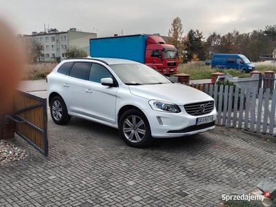 Biały Używany 2015 Volvo XC60 SUV | 69 999 zł (Dość drogi)