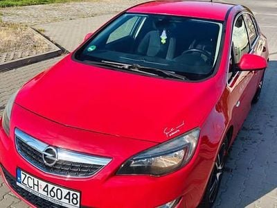 Czerwony Używany 2009 Opel Astra Hatchback | 16 000 zł (Drogi)