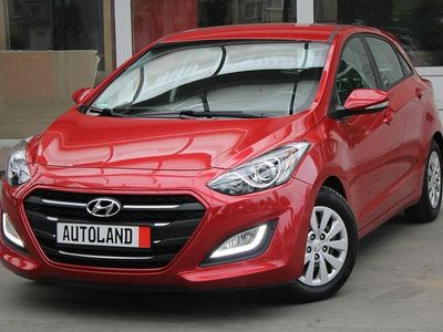 Czerwony Używany 2016 Hyundai i30 Premium Hatchback | 38 888 zł