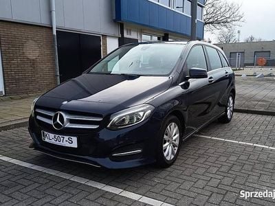 Używany Mercedes B180 2016 Granatowy Minivan