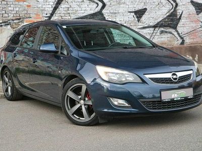 Niebieski Używany 2011 Opel Astra Hatchback | 21 000 zł (Uczciwa cena)