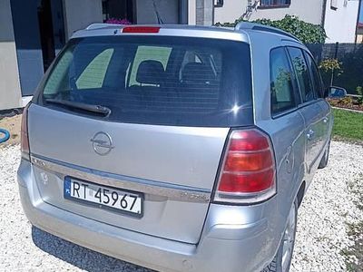 Srebrny Używany 2006 Opel Zafira Minivan | 10 800 zł (Dość drogi)