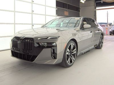 używany BMW 760 4.4dm 536KM 2023r. 5 330km