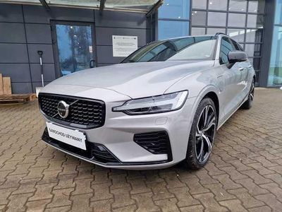 Używany Volvo V60 349 KM (256 kW) 2025 Srebrny Kombi