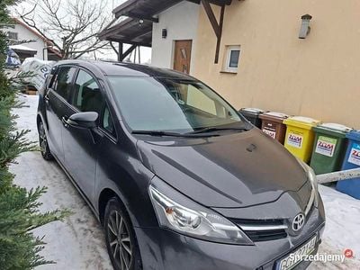 Używany Toyota Verso 112 KM (82 kW) 2015 Szary Minivan