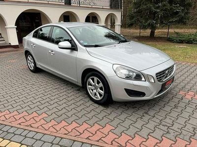 Używany Volvo S60 150 KM (110 kW) 2013 Srebrny Sedan/Limuzyna