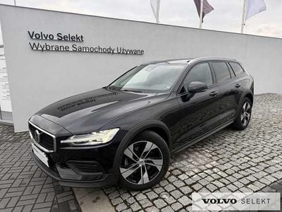 Używany Volvo V60 CC 197 KM (144 kW) 2024 Czarny Kombi