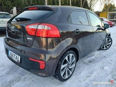 Brązowy Używany 2015 Kia Rio Hatchback | 33 900 zł (Uczciwa cena)