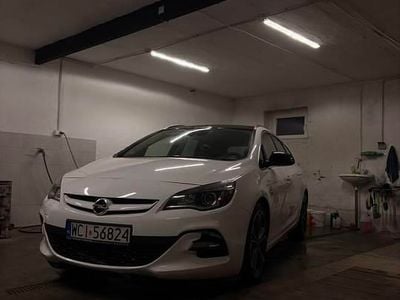 Biały Używany 2015 Opel Astra OPC Kombi | 31 500 zł (Uczciwa cena)