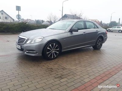 Szary Używany 2011 Mercedes E220 Sedan/Limuzyna | 47 800 zł (Drogi)