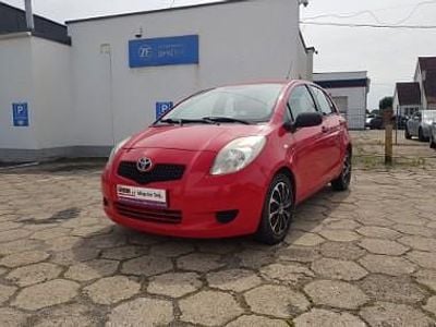 Czerwony Używany 2006 Toyota Yaris Hatchback | 8300 zł