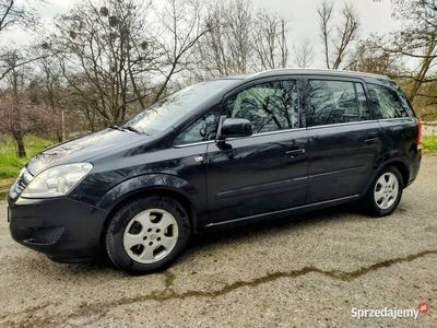 używany Opel Zafira z LPG 7 osobowy