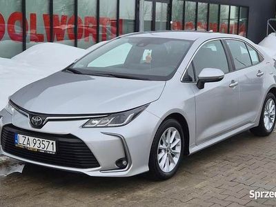 Używany Toyota Corolla 132 KM (97 kW) 2020 Srebrny Sedan/Limuzyna