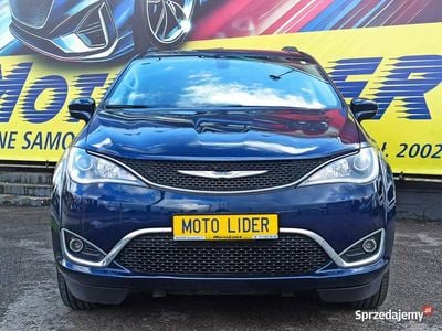 Używany Chrysler Pacifica 2017 Granatowy Minivan