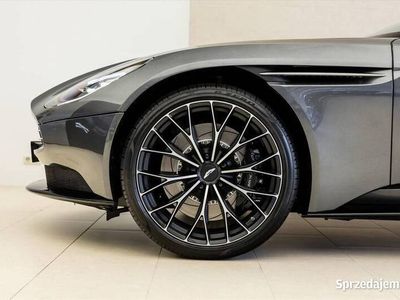 Aston Martin DB11