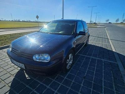 Używany VW Golf IV 105 KM (77 kW) 2001 Niebieski ciemny Hatchback