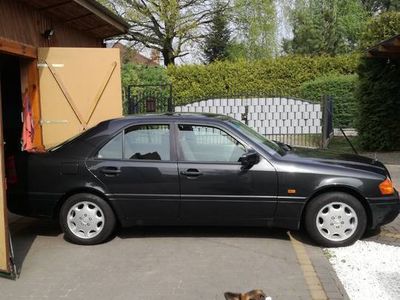 Czarny Używany 1995 Mercedes C180 Sedan/Limuzyna | 35 000 zł