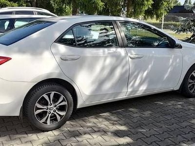 Używany Toyota Corolla 2018 Biały Sedan/Limuzyna