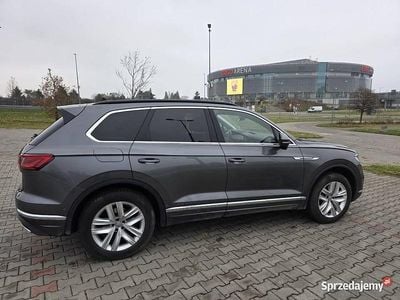 Szary Używany 2018 VW Touareg SUV | 149 900 zł (Uczciwa cena)