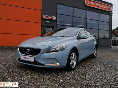 Niebieski (metalik) Używany 2016 Volvo V40 Kombi | 58 900 zł