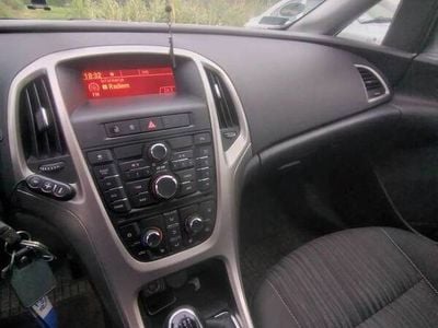 Używany Opel Astra 116 KM (85 kW) 2010 Grafitowy Hatchback