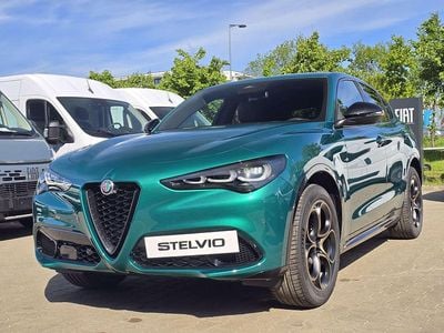Lakier specjalny zielony montreal green Nowe 2025 Alfa Romeo Stelvio SUV | 247 198 zł