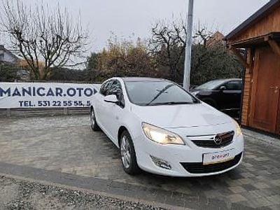 Używany Opel Astra 115 KM (84 kW) 2010 Biały Coupe