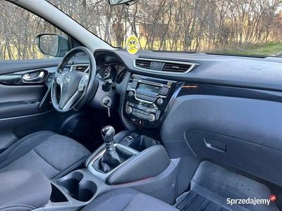 Srebrny Używany 2016 Nissan Qashqai SUV | 37 900 zł (Dobra cena)