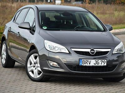 Szary (metalik, perła) Używany 2011 Opel Astra Hatchback | 22 900 zł (Uczciwa cena)
