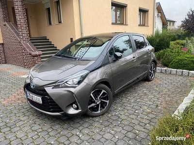 Używany Toyota Yaris Hybrid 2020 Brązowy Sedan/Limuzyna