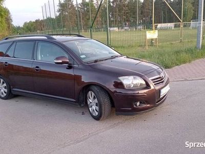 używany Toyota Avensis 