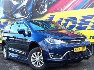 Używany Chrysler Pacifica 2017 Granatowy Minivan