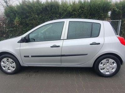 Używany Renault Clio II 2008 Srebrny Hatchback