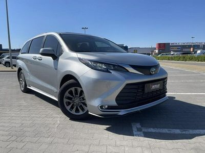 Srebrny Używany 2021 Toyota Sienna XLE Minivan | 218 800 zł