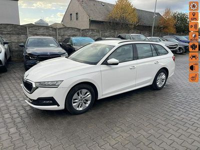 Biały (metalik) Używany 2023 Skoda Octavia Kombi | 49 900 zł