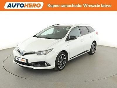 Używany Toyota Auris Hybrid 136 KM (100 kW) 2015 Biały Kombi
