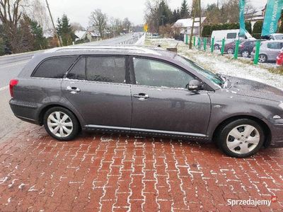 używany Toyota Avensis 2.2 diesel 2006 roku