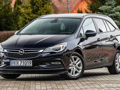 Niebieski Używany 2017 Opel Astra Kombi | 37 900 zł (Uczciwa cena)