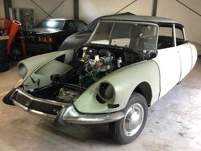 używany Citroën DS 19 w trakcie odbudowy okazja