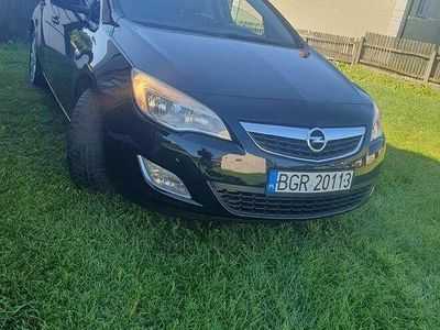 Czarny Używany 2010 Opel Astra Cosmo Hatchback | 16 400 zł (Dość drogi)