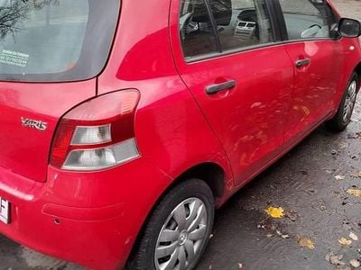 Używany Toyota Yaris 2010 Czerwony Hatchback