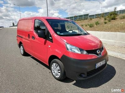 Czerwony Używany 2012 Nissan NV200 Minivan | 32 000 zł
