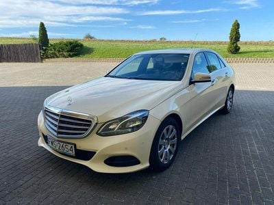 Używany Mercedes E200 136 KM (100 kW) 2013 Żółty Sedan/Limuzyna