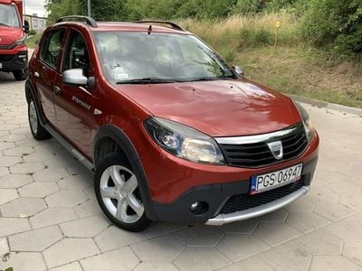 Czerwony Używany 2010 Dacia Sandero Stepway Hatchback | 17 999 zł