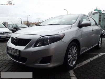Używany Toyota Corolla 132 KM (97 kW) 2008 Srebrny Sedan/Limuzyna