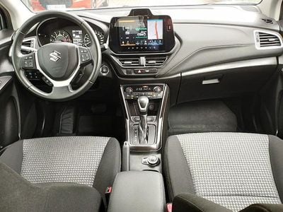 Znl cool white pearl Używany 2024 Suzuki SX4 S-Cross SUV | 115 900 zł